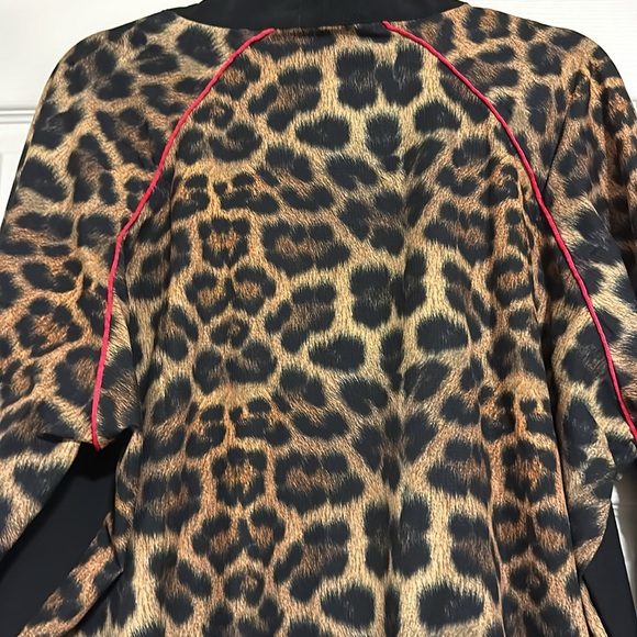 TEREZ Animal Print 1/4 Zip - Picture 6 of 10